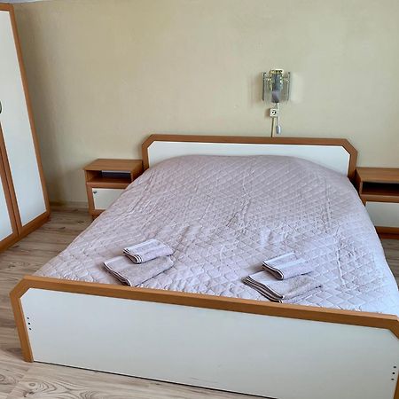 Sunny House Hotel Madzhare Bagian luar foto