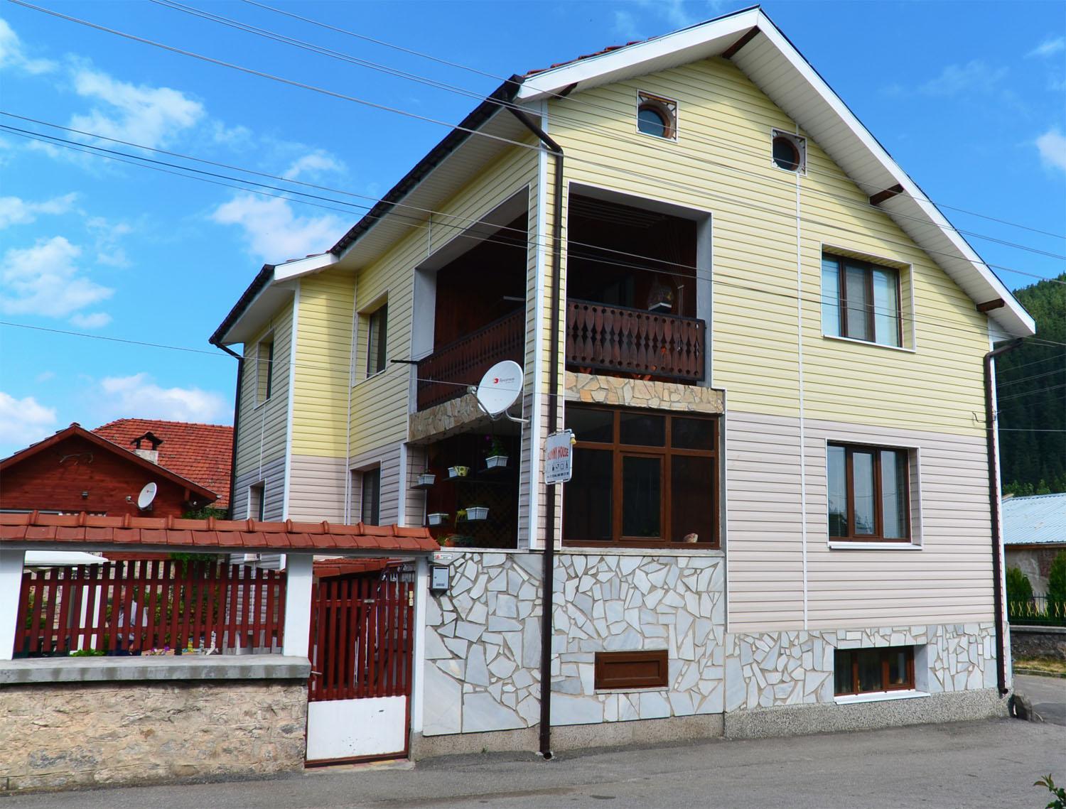 Sunny House Hotel Madzhare Bagian luar foto