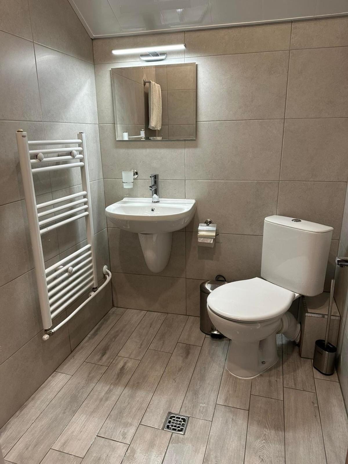 Sunny House Hotel Madzhare Bagian luar foto