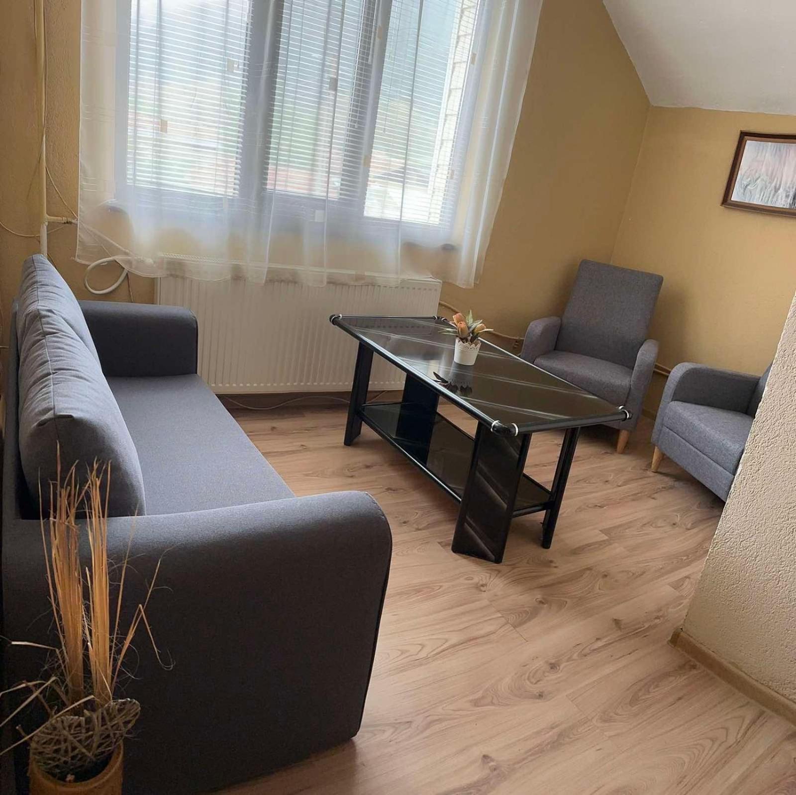 Sunny House Hotel Madzhare Bagian luar foto