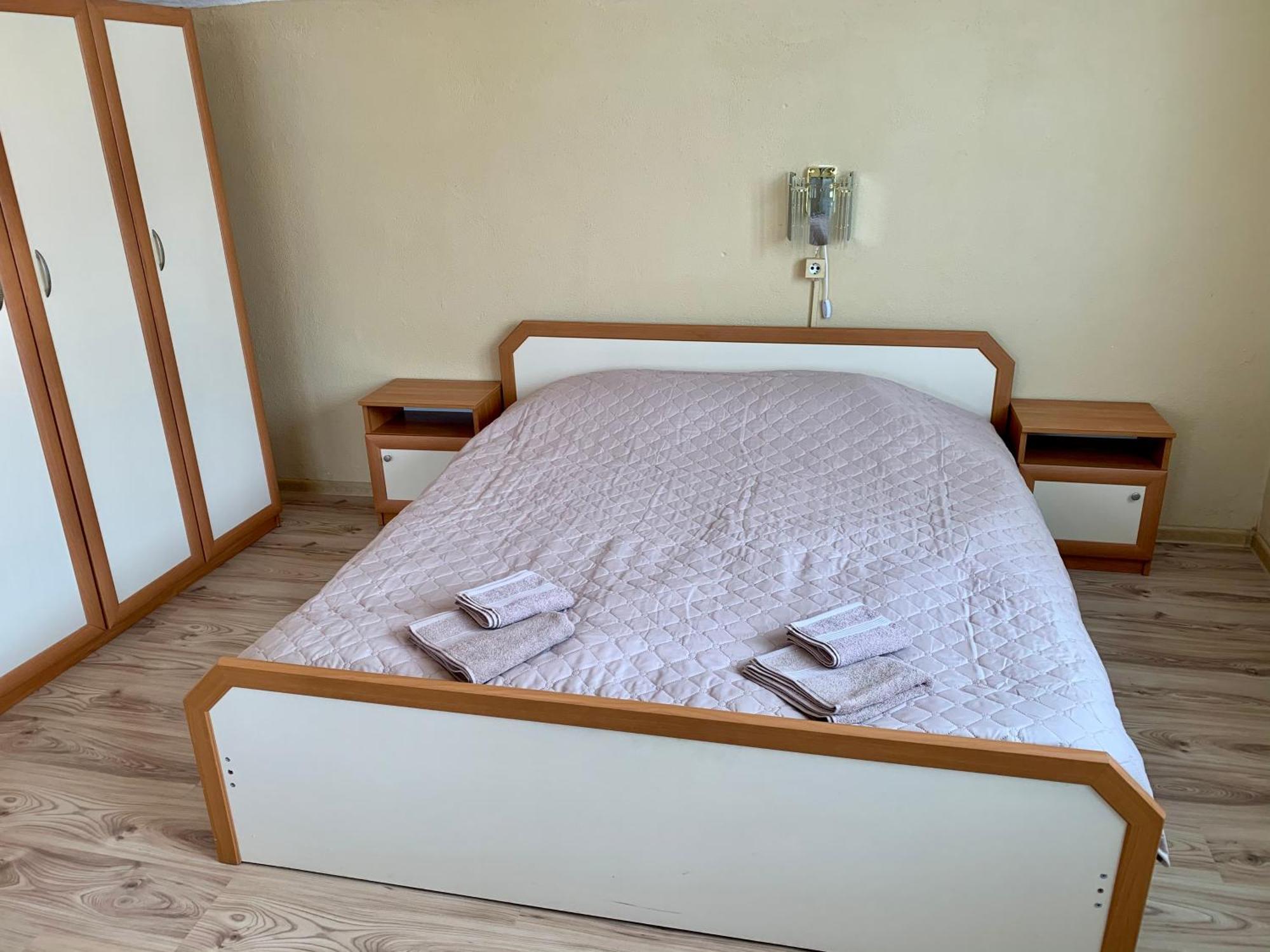 Sunny House Hotel Madzhare Bagian luar foto