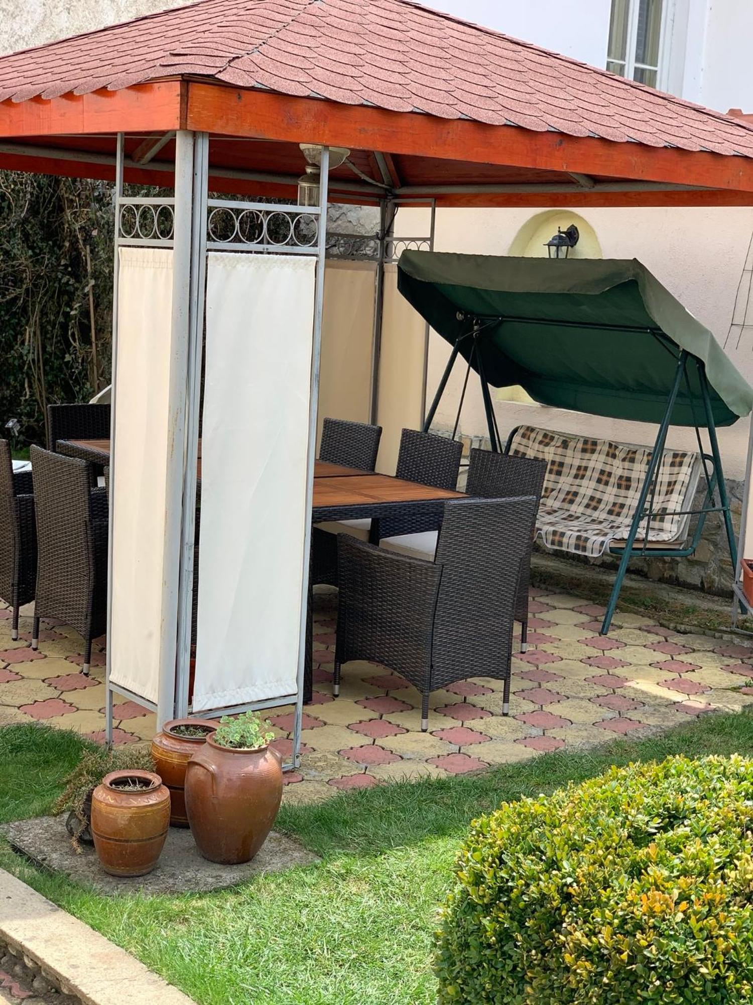Sunny House Hotel Madzhare Bagian luar foto